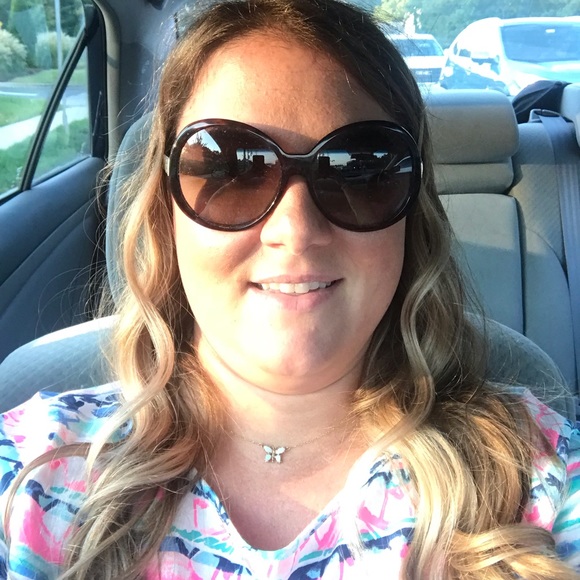 🌺🌸 Meet your Posh Ambassador! 🌸🌺 - Picture 1 of 3